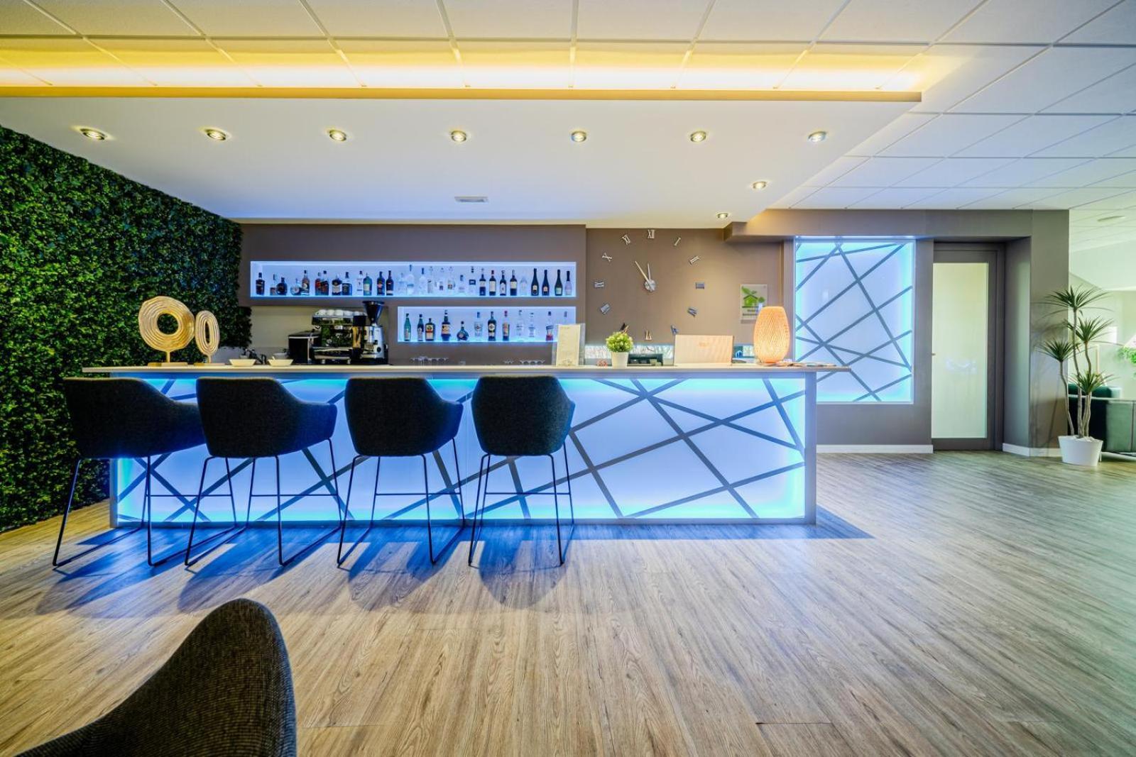 Confidence Hotel San Silvestro San Prospero エクステリア 写真