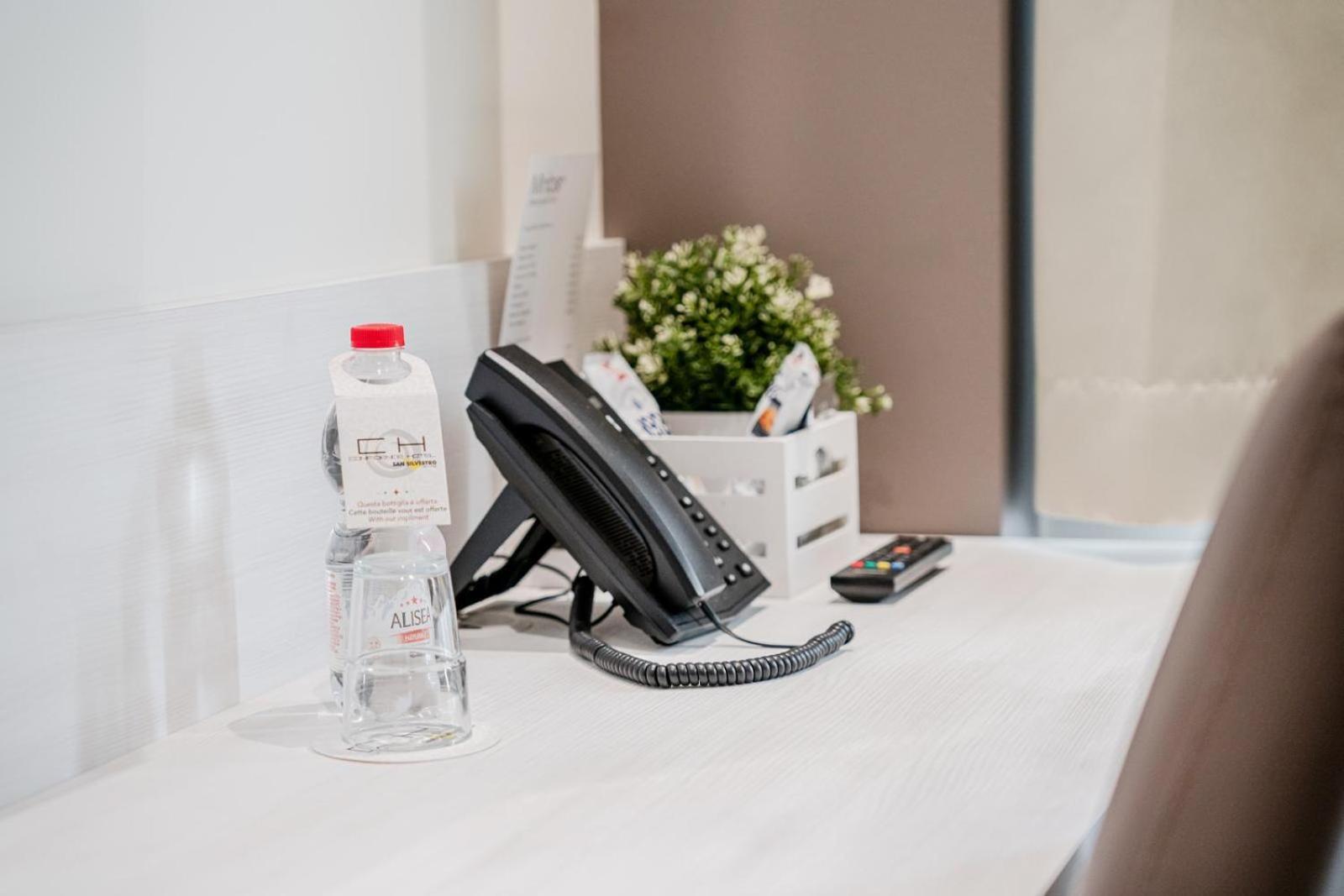 Confidence Hotel San Silvestro San Prospero エクステリア 写真