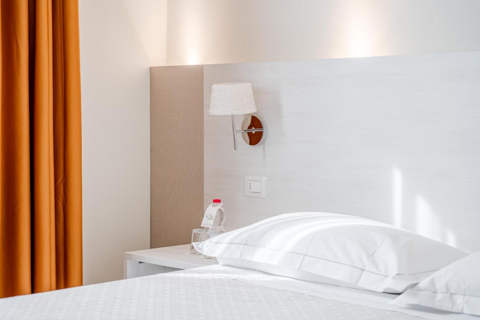 Confidence Hotel San Silvestro San Prospero エクステリア 写真