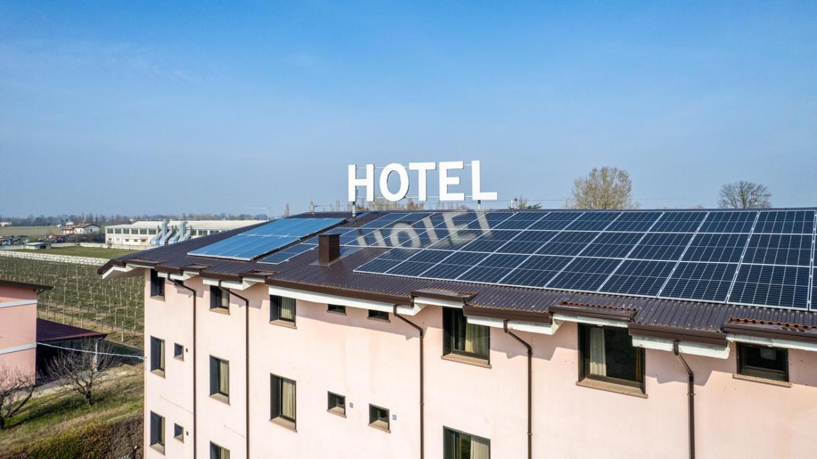 Confidence Hotel San Silvestro San Prospero エクステリア 写真